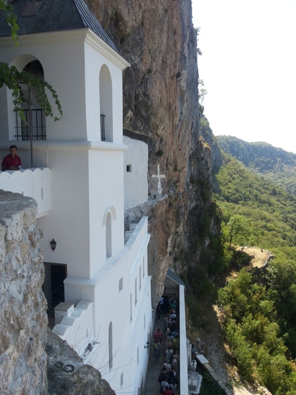 Ostrog vienuolynas įsitvirtinęs kalnuose